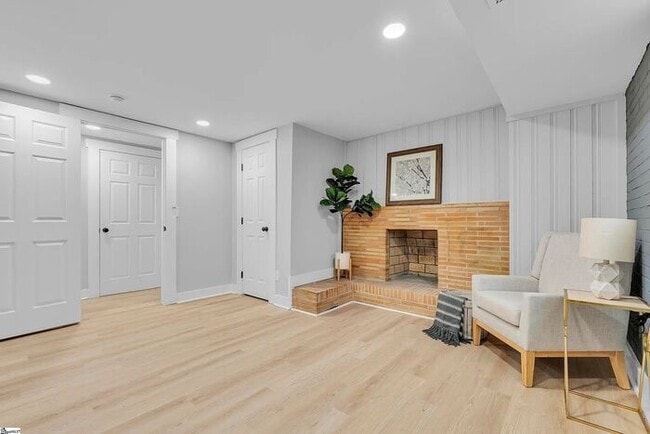 Building Photo - A 4-bedroom GEM!!