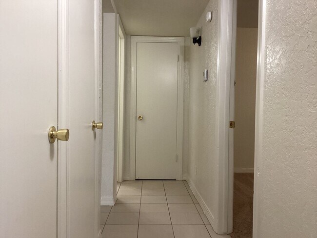 Building Photo - 4424-4426 E Dakota Ave