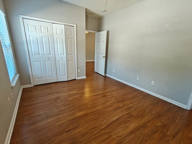 Building Photo - Cozy 2 Bedroom Condo on Ground Floor