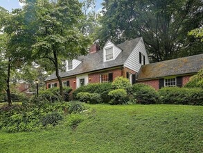Building Photo - 5806 Kenmore Rd