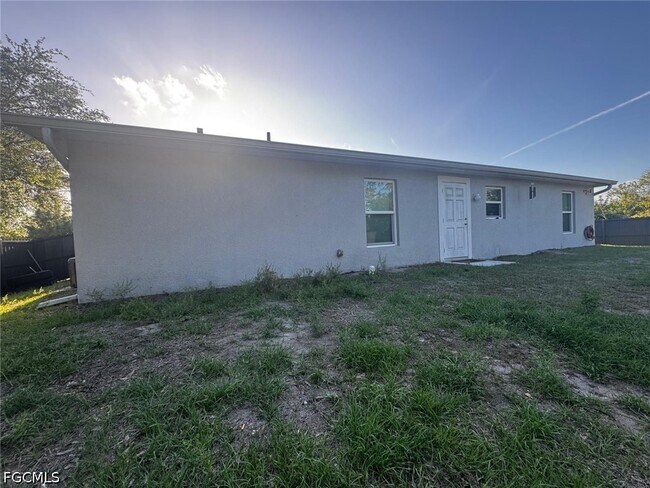 Building Photo - 6050 Kumquat Cir