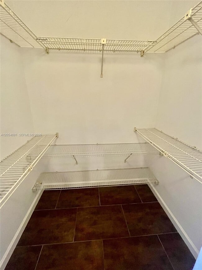 Building Photo - 520 Brickell Key Dr