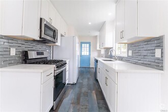 Building Photo - 1129 Doran St