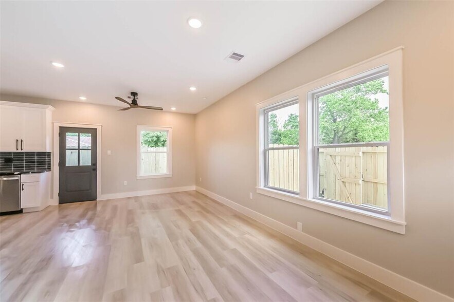 Building Photo - 4721 Mallow St