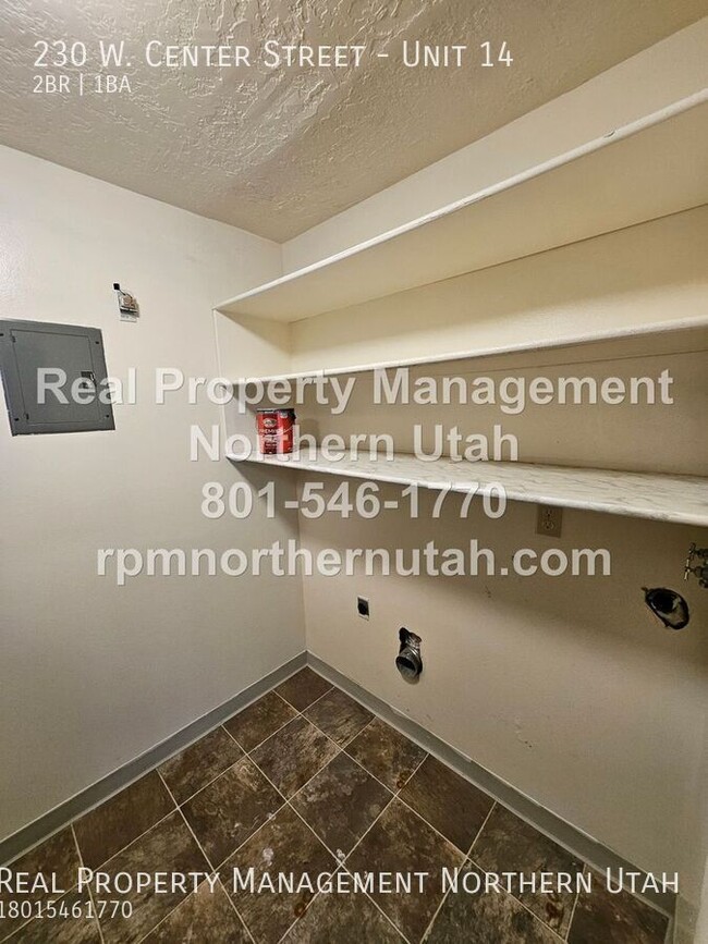 Building Photo - 2 Bedroom 1 Bath Bountiful Apartment Now A...