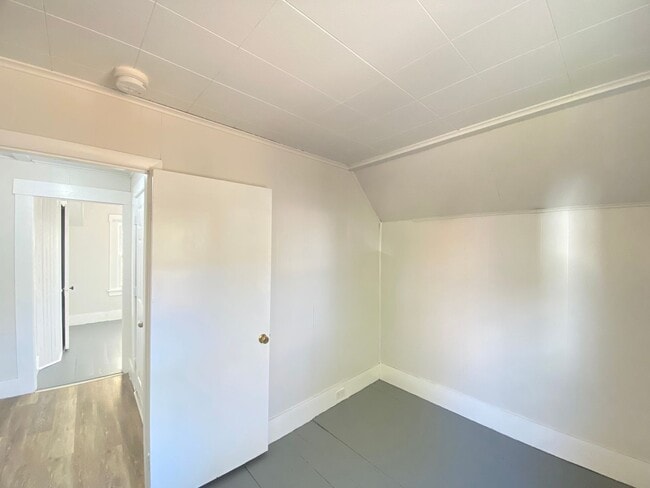 Building Photo - 348 Portland St