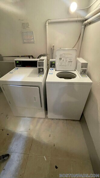 Building Photo - 7 Linden St