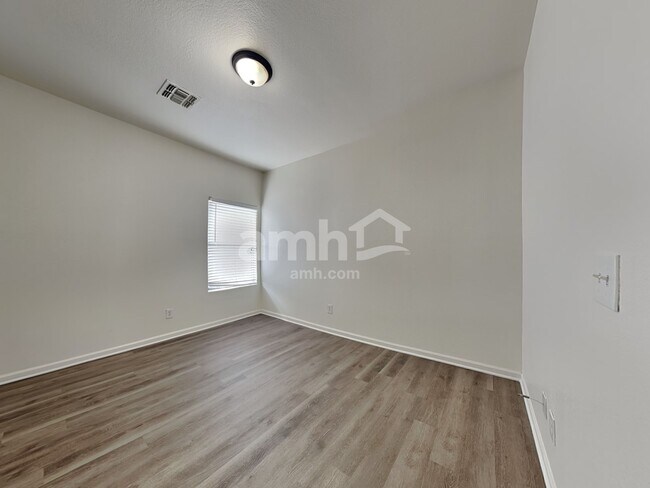 Building Photo - 6405 W Pioneer St