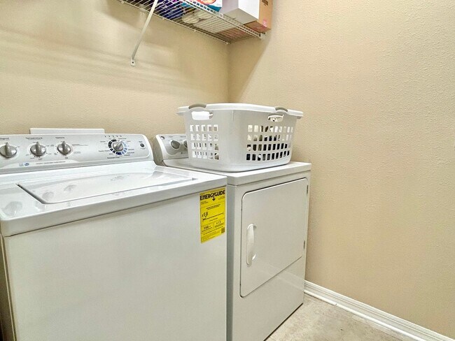 Building Photo - 4Bdrm 3Bath Spacious Home located in Misty...