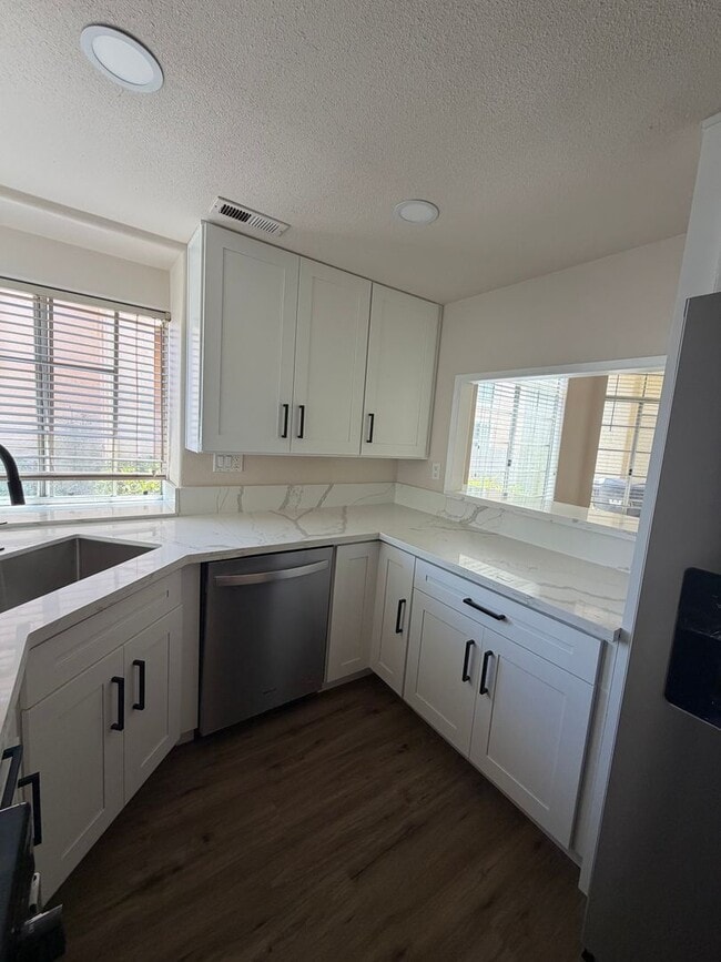 Building Photo - BEAUTIFULLY UPDATED RANCHO SAN DIEGO 3 BEDROOM HOME