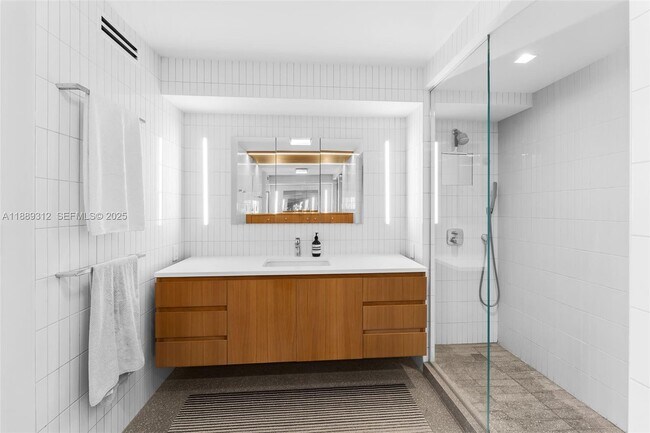 Building Photo - 5 Island Ave