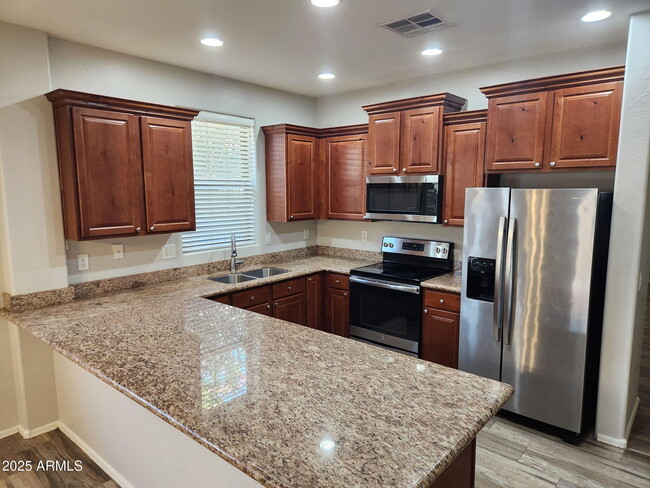 Building Photo - 7558 W Spur Dr