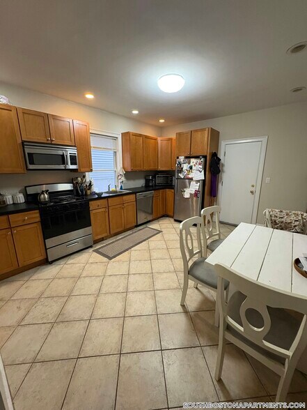 Building Photo - 29 Covington St