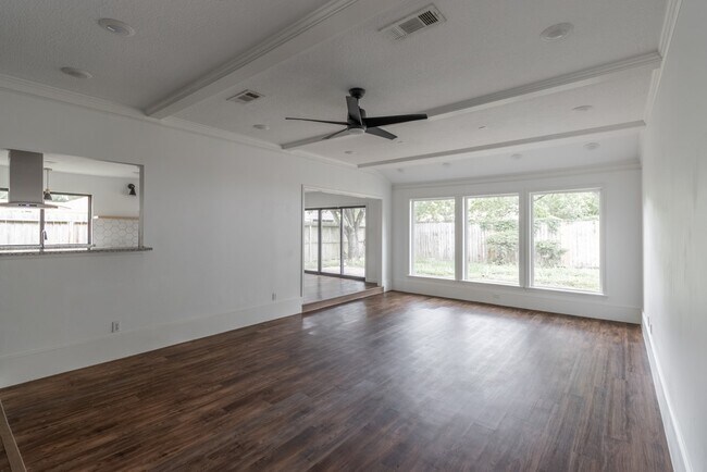 Building Photo - 17810 Cassina Dr