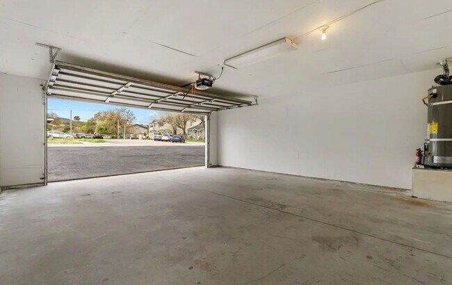 Building Photo - Downtown Duplex