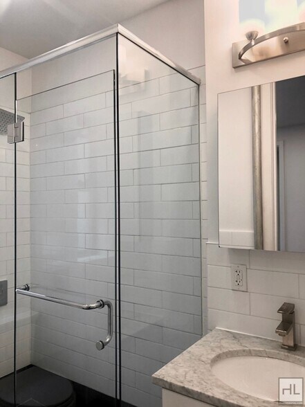 Building Photo - EASTERN PARKWAY / Spacious Crown Heights 1...