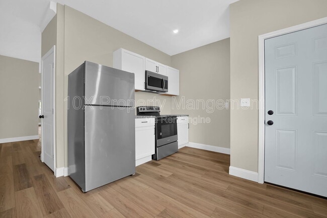 Building Photo - 555 Kimball Pl