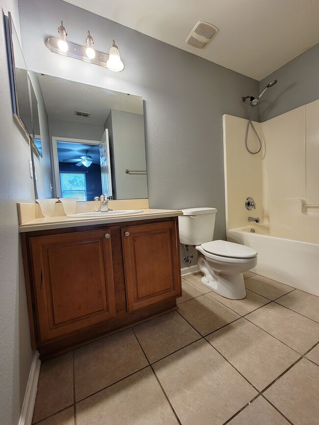 Building Photo - 3 bedroom townhome for rent July 6, 2026  renting for $1775