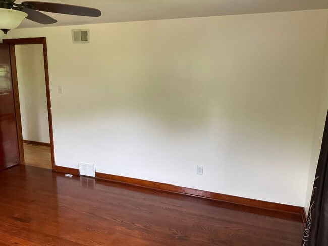 Building Photo - 3 Bedroom - Peaceful Living Just Minutes f...