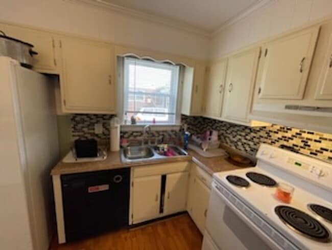 Building Photo - 7305 Harrison Ave