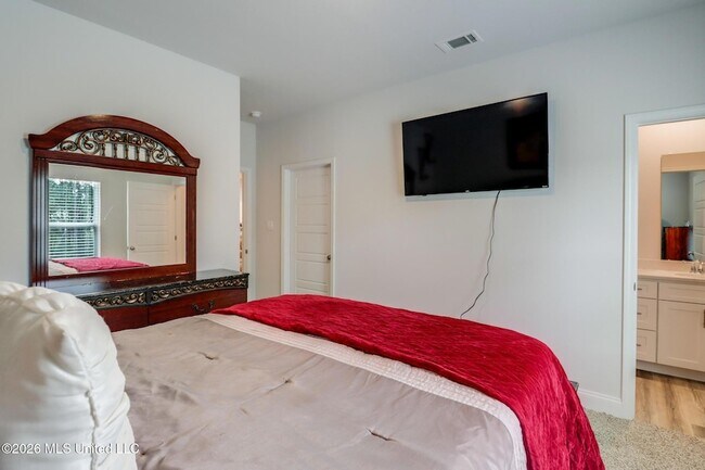 Building Photo - 4937 Fern Dr
