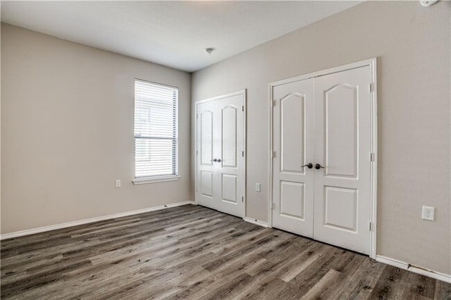 Building Photo - 8801 Capitol View Dr