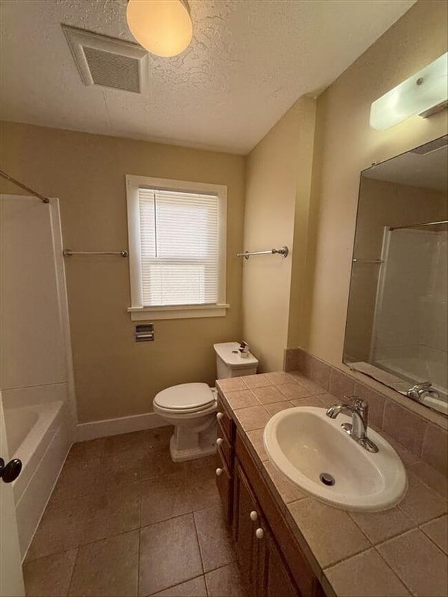 Building Photo - 5925 SW Hall Blvd