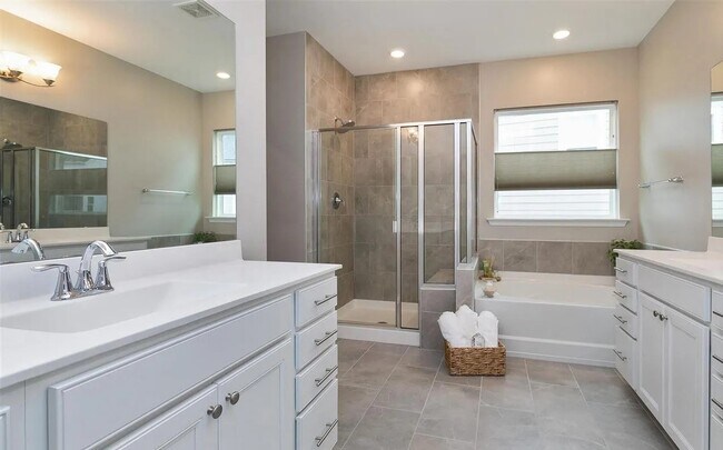 Building Photo - 401 Ivy Arbor Way