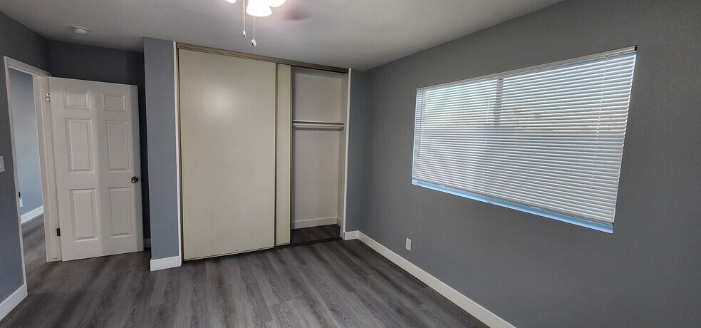 Building Photo - 1203 W 164th St