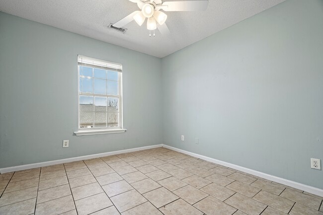 Building Photo - 527 3rd Loop Rd