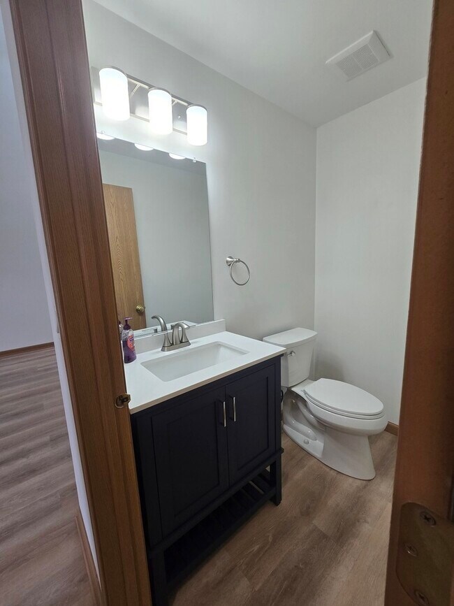 Building Photo - 4135 Oak Tree Ln