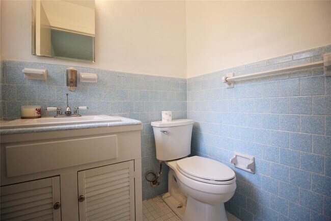 Building Photo - 9137 White Oak Dr