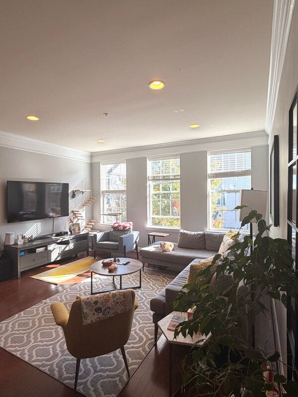 Building Photo - 81 Linden Pl