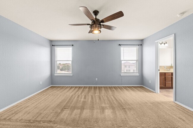 Building Photo - 1053 Sagebrush Dr