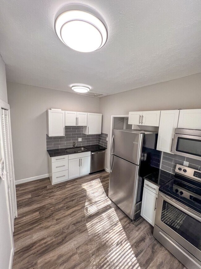 Building Photo - 2437-2439 Indianola Avenue