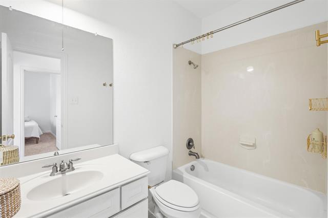 Building Photo - 16012 Alvarado Dr