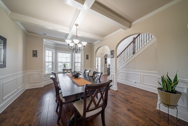 Building Photo - 5 bedroom 4 baths in Ft. Mitchell