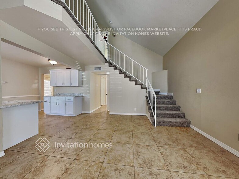 Building Photo - 441 S Maple