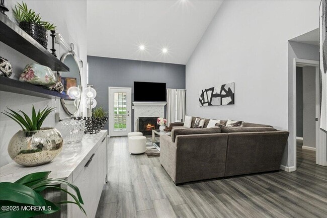 Building Photo - 292 Daisy Dr