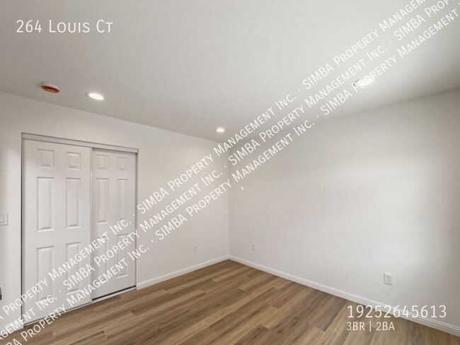 Building Photo - 264 Louis Ct