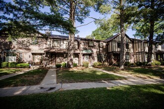 Building Photo - Beautiful Condo for Rent - Appliances included, washer and dryer hook ups, one and half bath, ver...