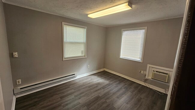 Building Photo - 123 East Ct