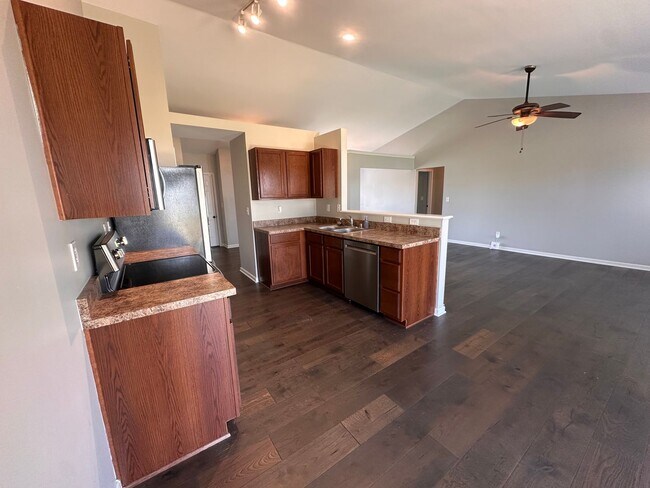 Building Photo - 4BR/2BA Home for Rent in Eastwood w/Basement and Backyard Deck!