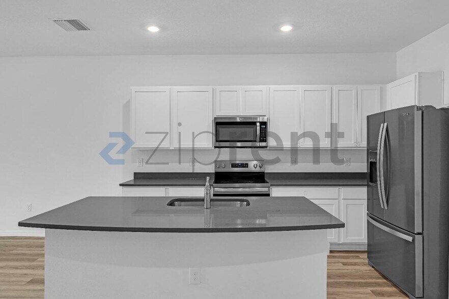 Building Photo - Unit