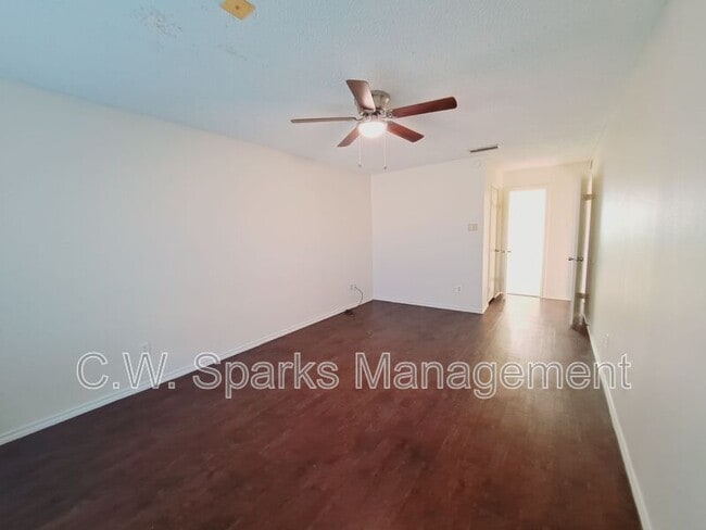 Building Photo - 4106 Cedar Creek Dr