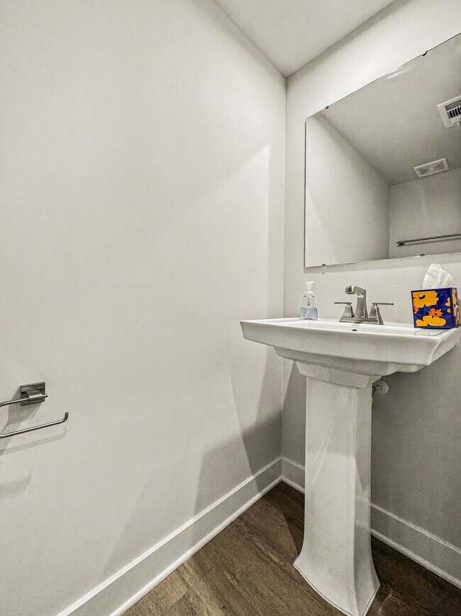 Building Photo - Townhome For Lease - Thompson's station