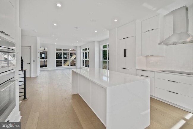 Building Photo - 5353 ZENITH OVLK