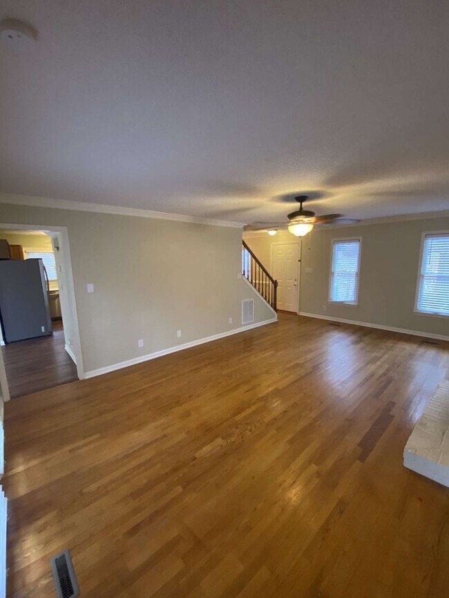 Building Photo - Charming 3 Bed Colonial in Woodcroft!