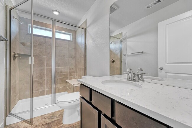 Building Photo - $4,450.00, 5 bed, 4.5-bath located in Broo...