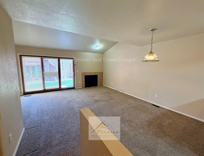 Building Photo - 1221 Holland Park Blvd